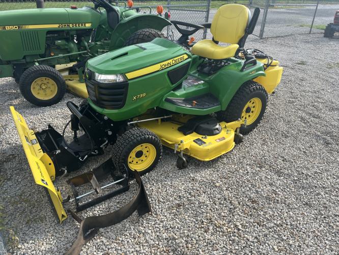 John Deere X739