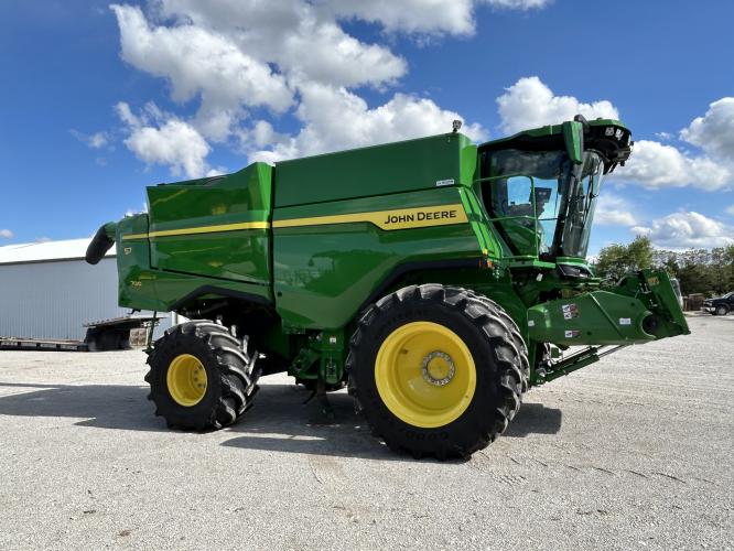 John Deere S7 700