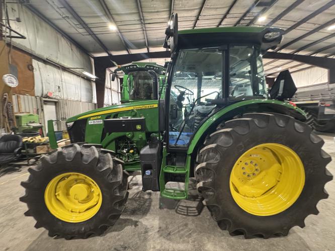 John Deere 5120M