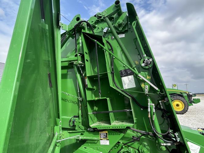 John Deere 560M