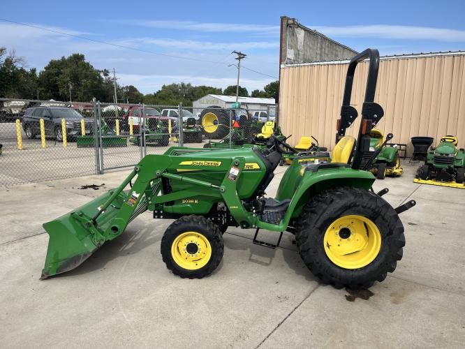 John Deere 3038E