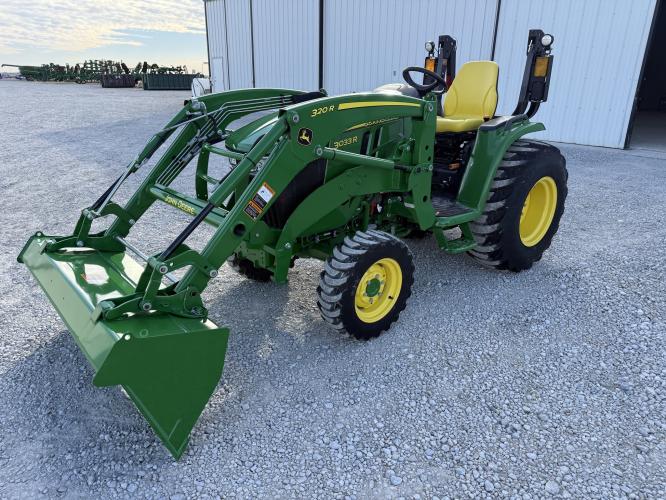 John Deere 3033R