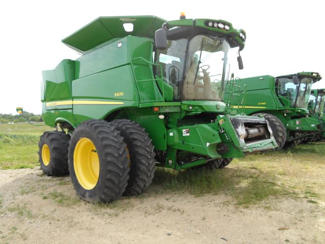 John Deere S670