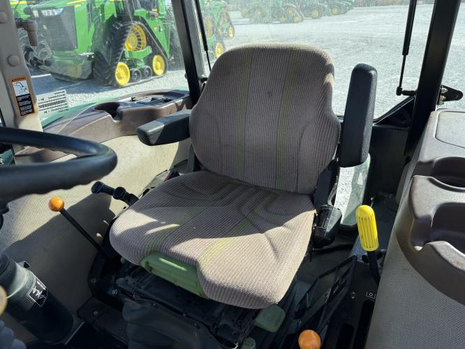John Deere 6115D