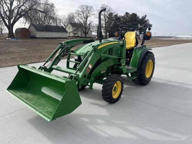 John Deere 3039R