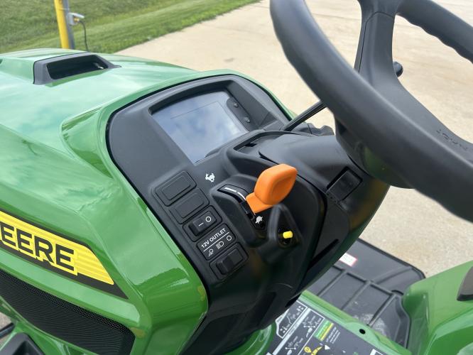 John Deere X758