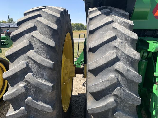 John Deere 8130
