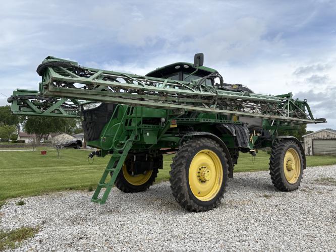 John Deere R4044