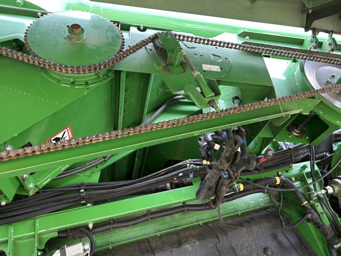 John Deere S670