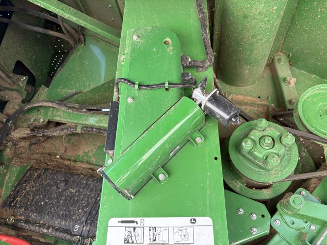 John Deere S670