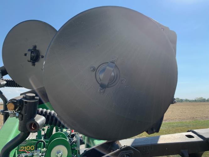 John Deere 2100