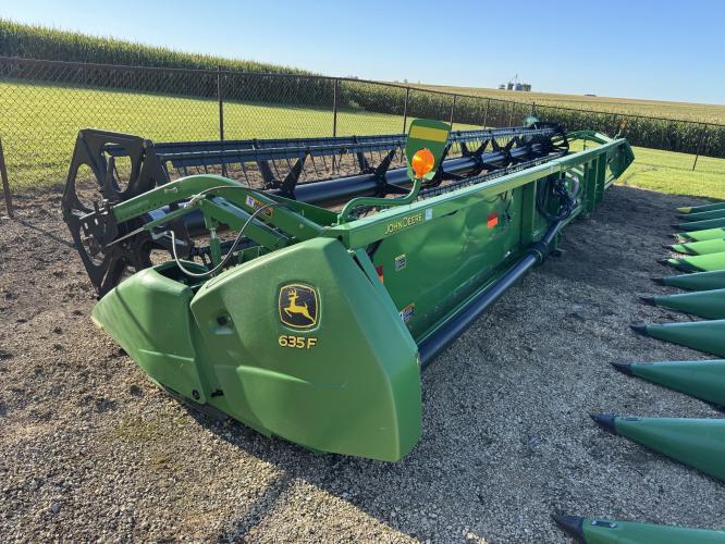 John Deere 635F