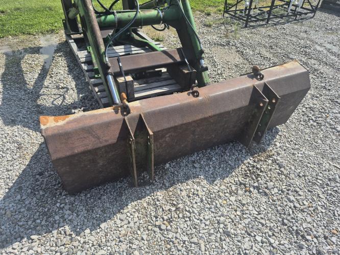 John Deere 148