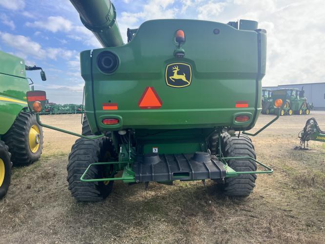 John Deere S680