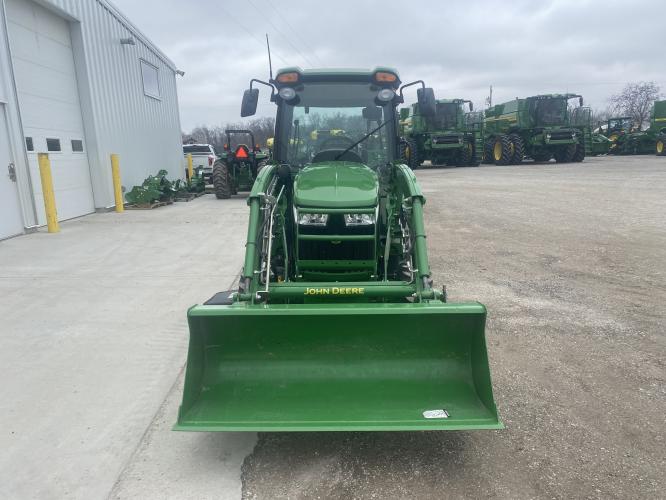 John Deere 3046R
