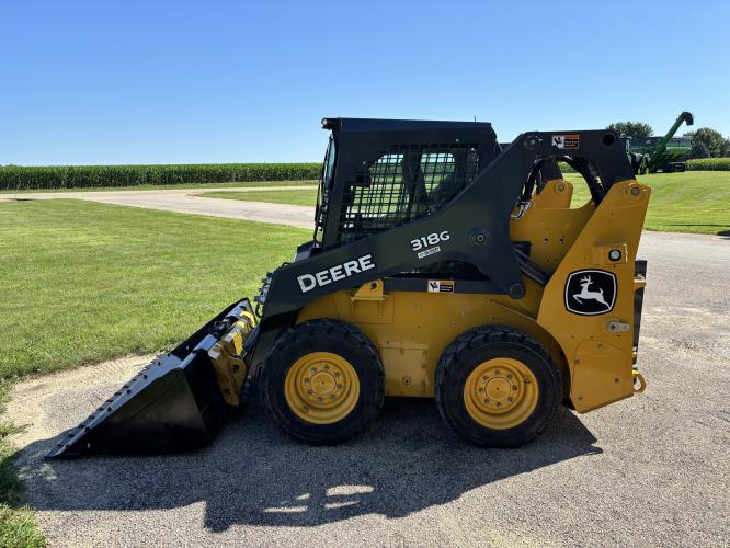John Deere 318G