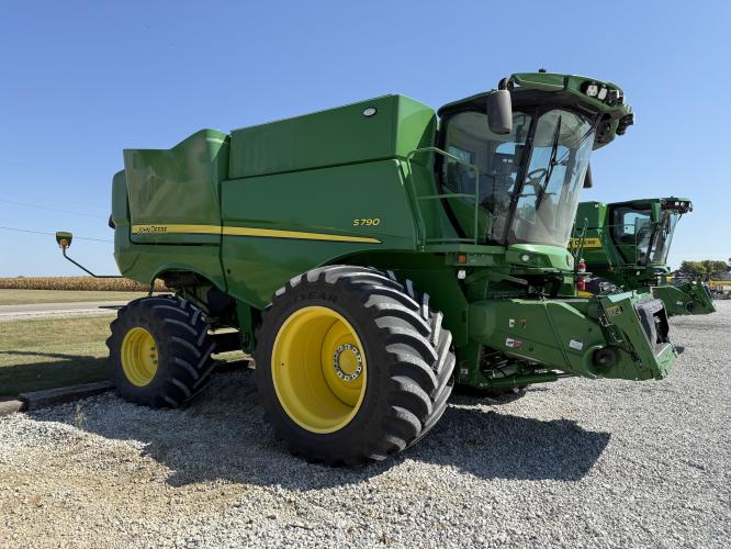 John Deere S790