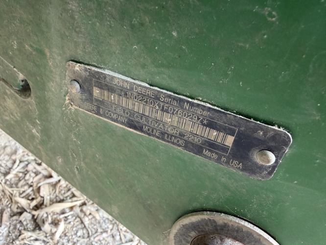 John Deere 2210