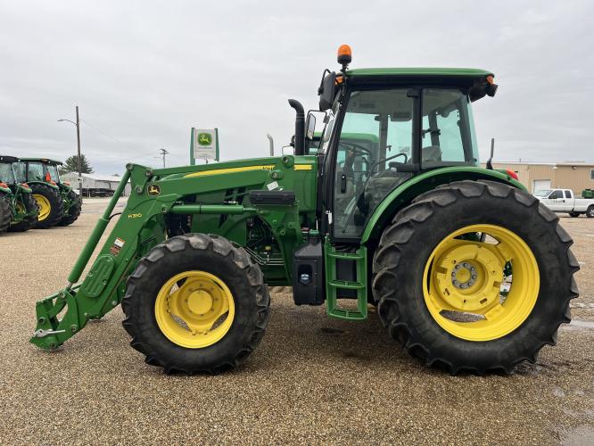 John Deere 6135E