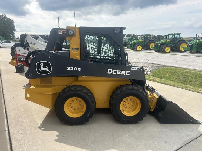 John Deere 320G
