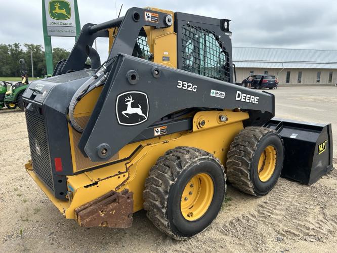 John Deere 332G
