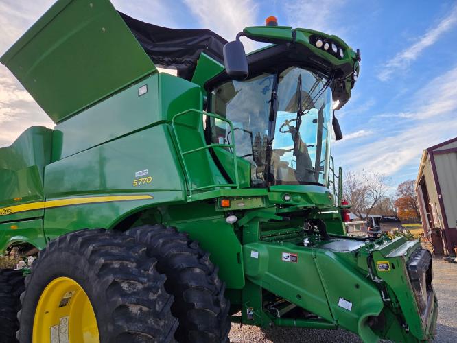 John Deere S770