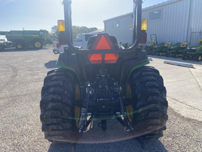 John Deere 3032E