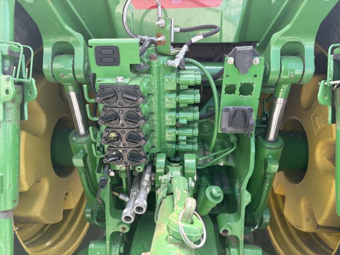 John Deere 8320