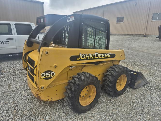 John Deere 250-II