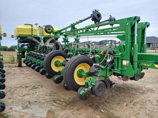 John Deere 1775NT
