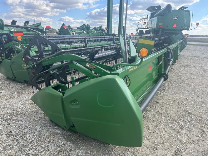 John Deere 635F