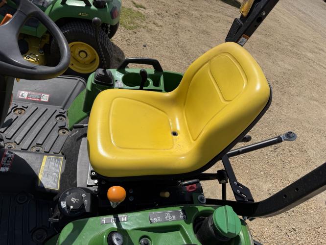 John Deere 1023E