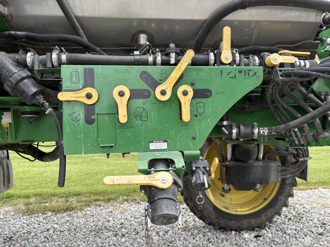John Deere R4044