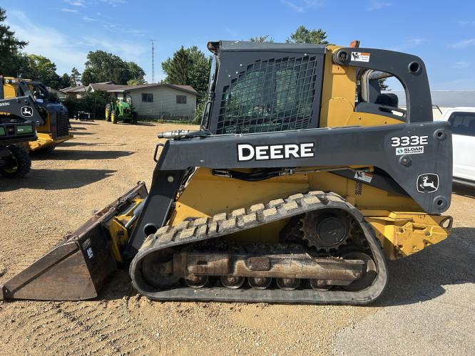 John Deere 333E