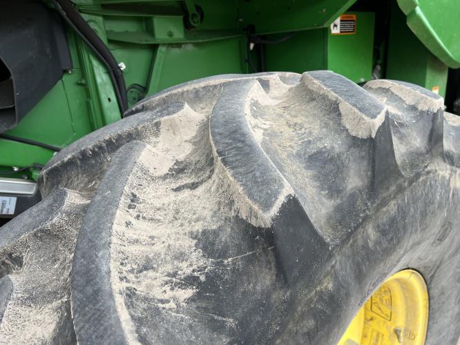 John Deere S670