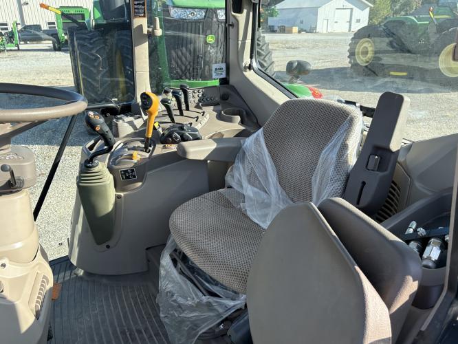 John Deere 6120M