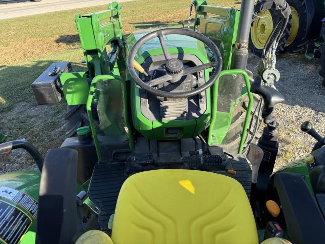 John Deere 5075M