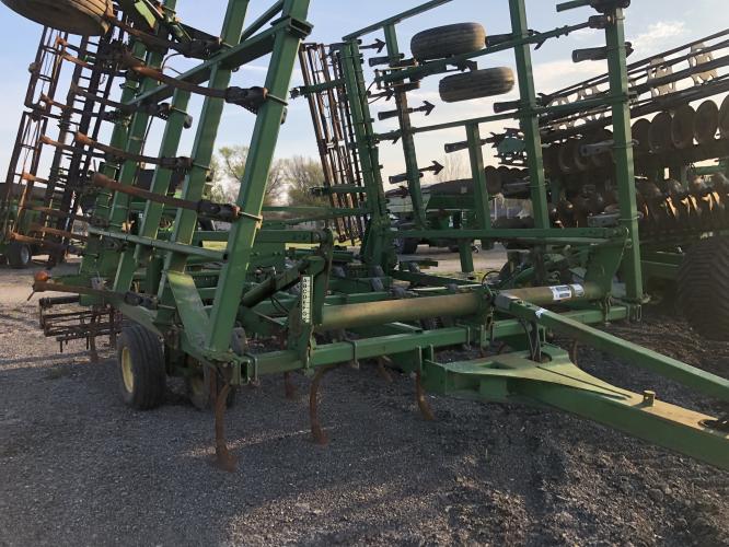 John Deere 2210