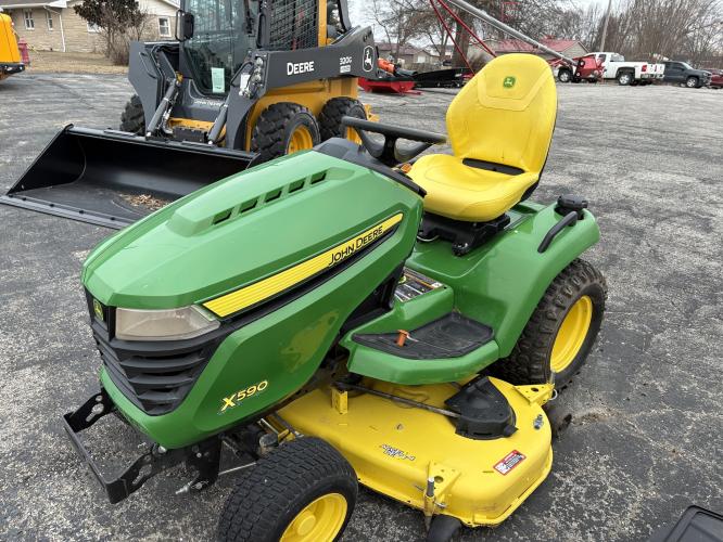 John Deere X590
