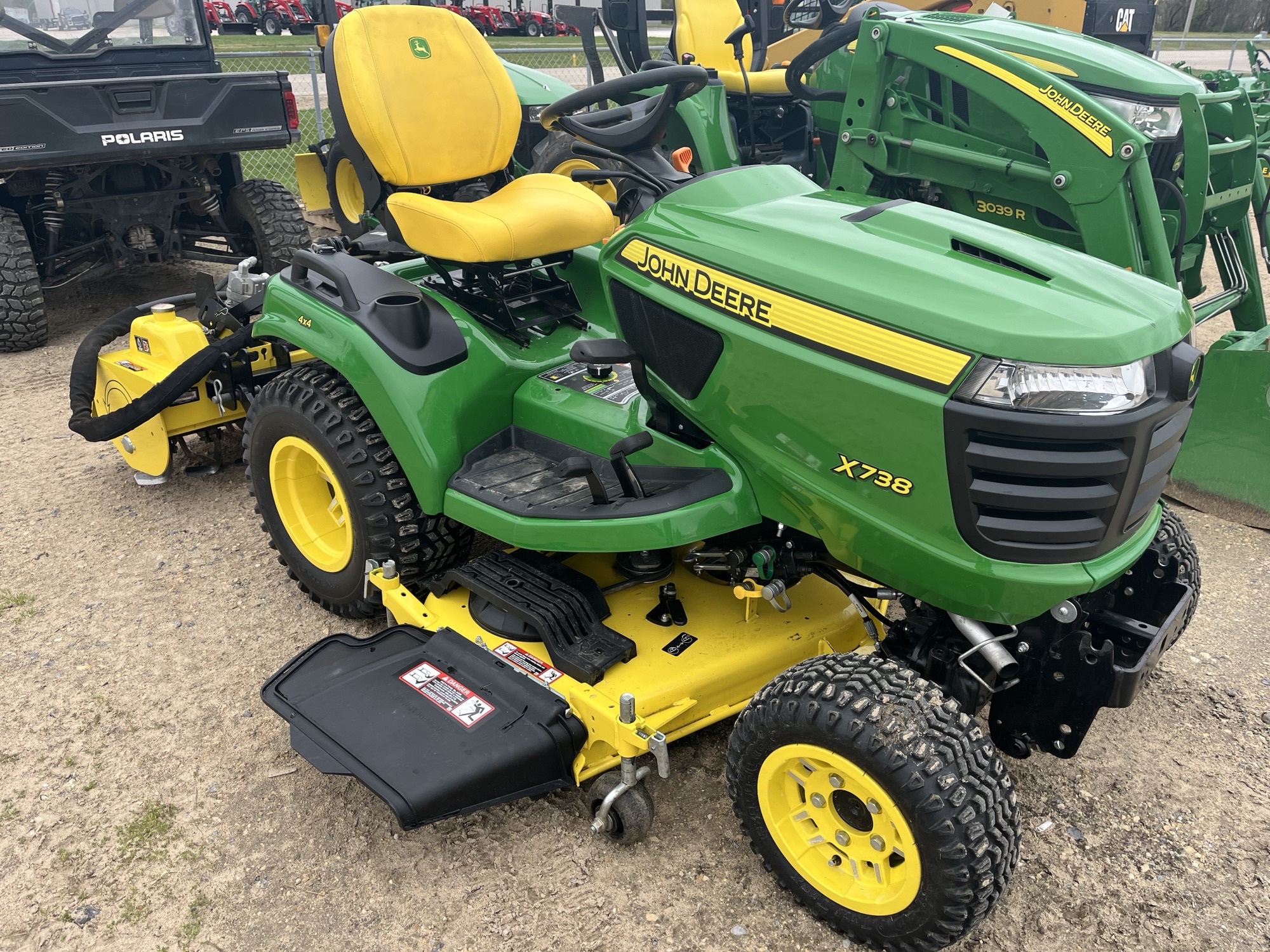 Used John Deere X738 210175 Sloan Implement