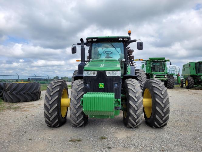 John Deere 8335R