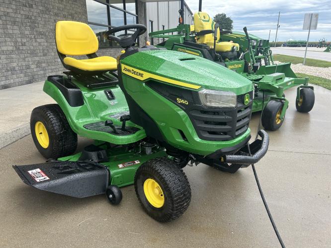 John Deere S140