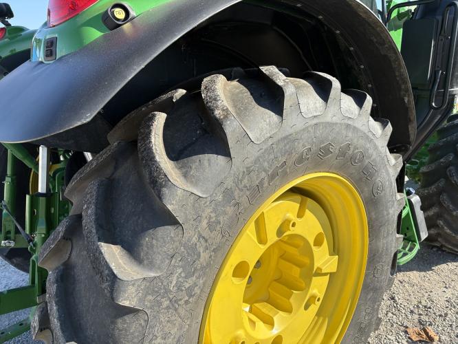 John Deere 6120M