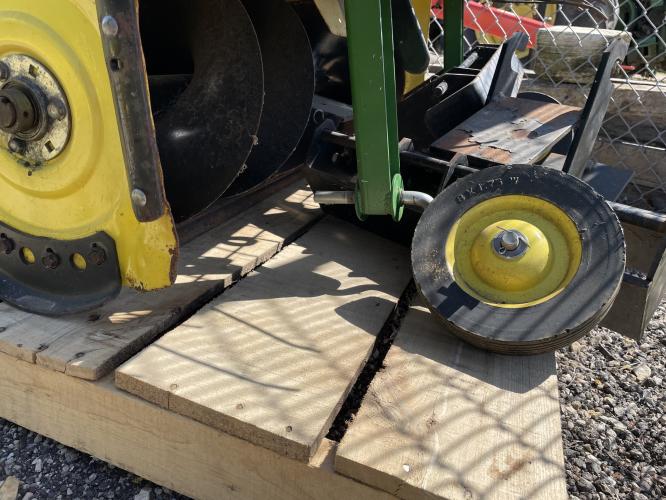 John Deere 318