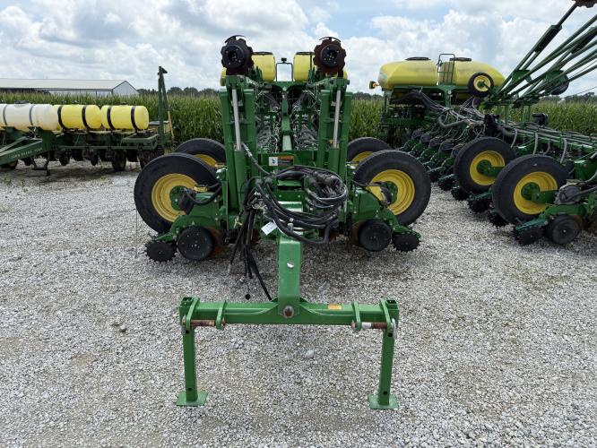 John Deere 1775NT