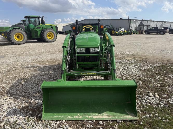 John Deere 3033R