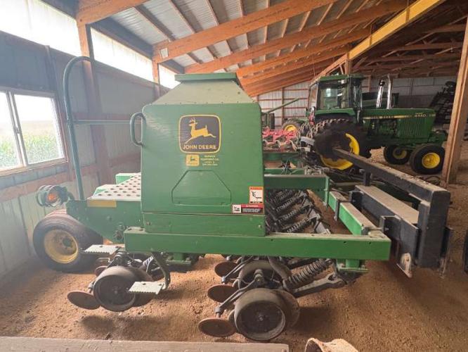 John Deere 1560