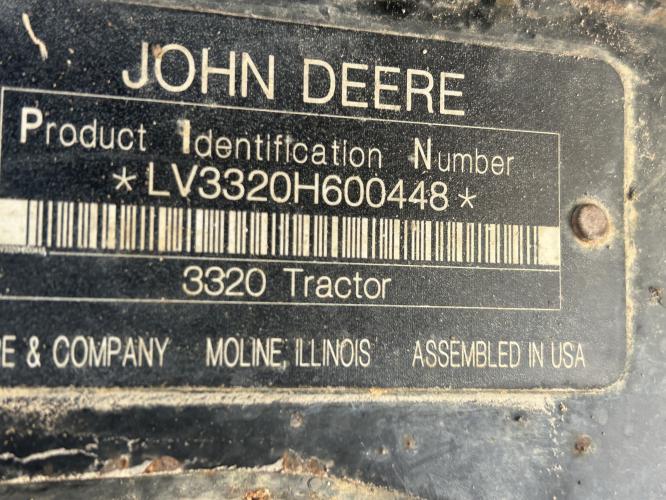 John Deere 3320