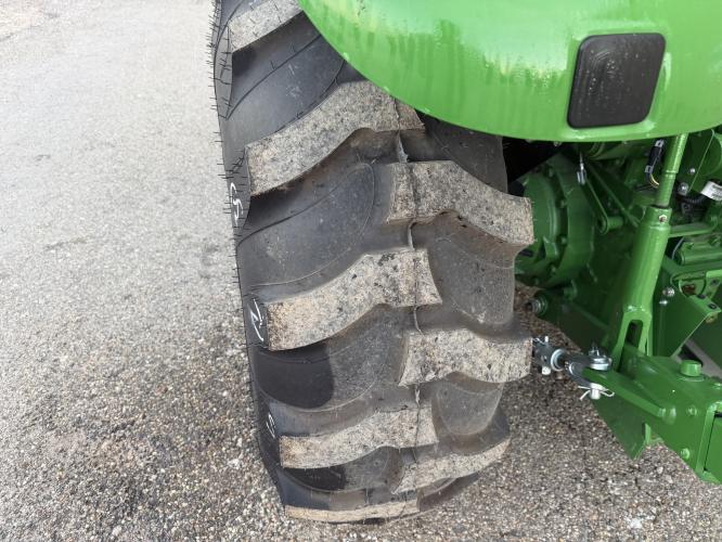 John Deere 5060E