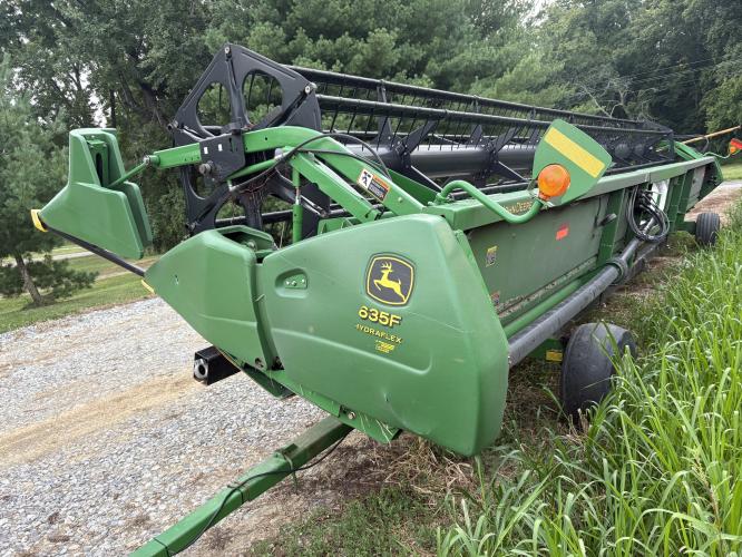 John Deere 635F